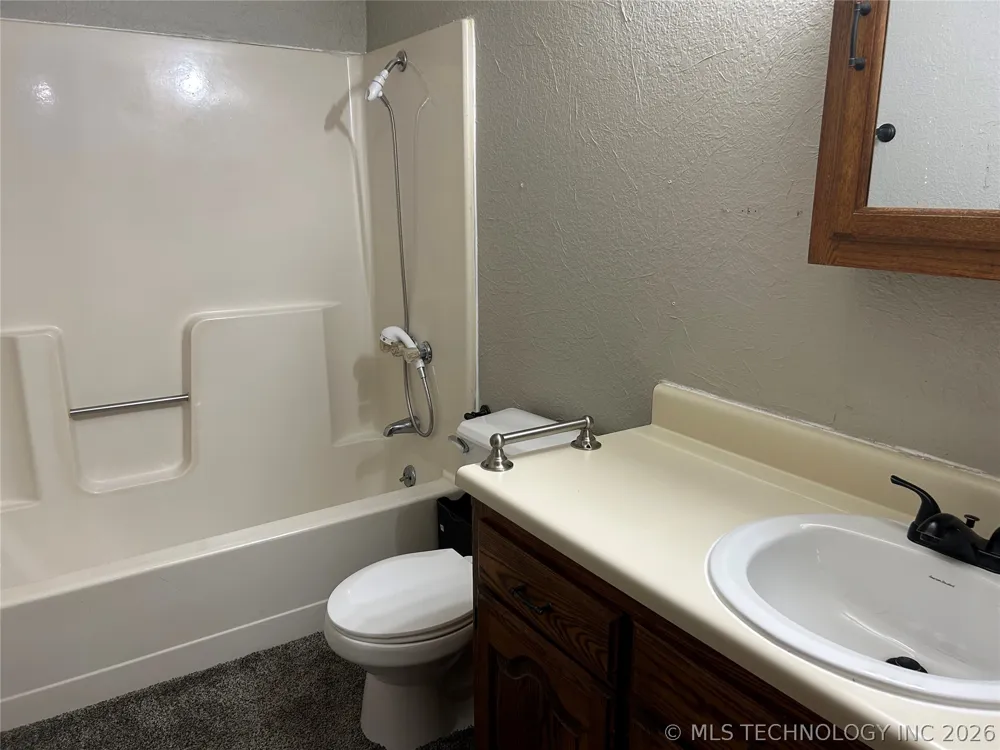 82 S Gladd Road Fort Gibson, OK 74434