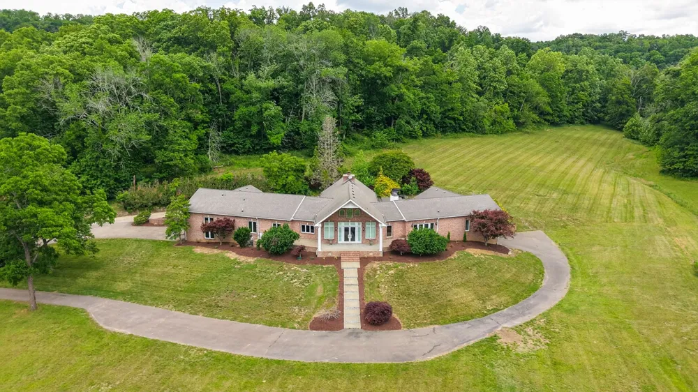 395B Allen Rd Goodlettsville, TN 37072