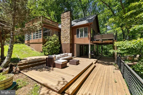 274 THREE OAKS DRIVE