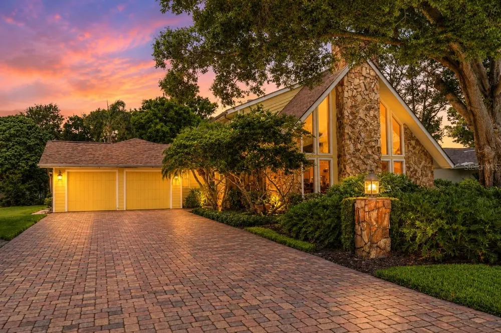 1944 LEVINE LANE Clearwater, FL 33760