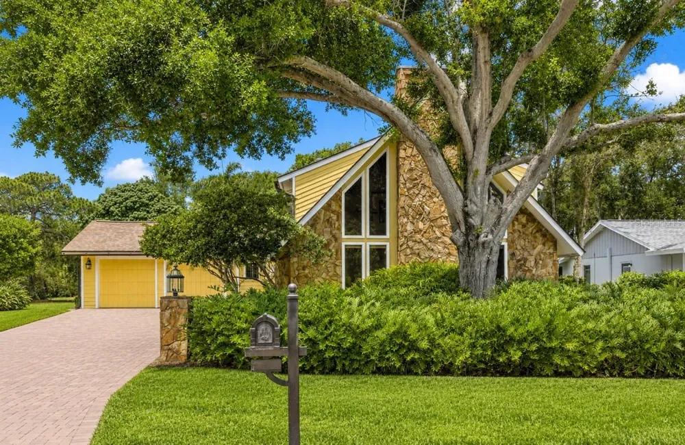 1944 LEVINE LANE Clearwater, FL 33760