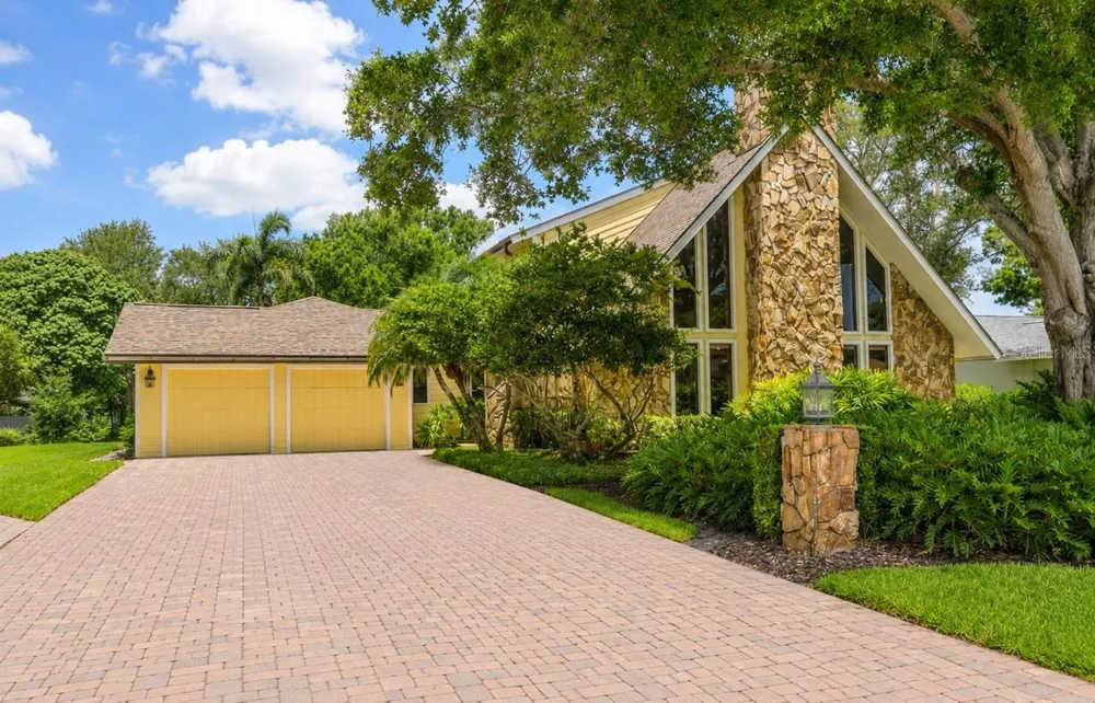 1944 LEVINE LANE Clearwater, FL 33760
