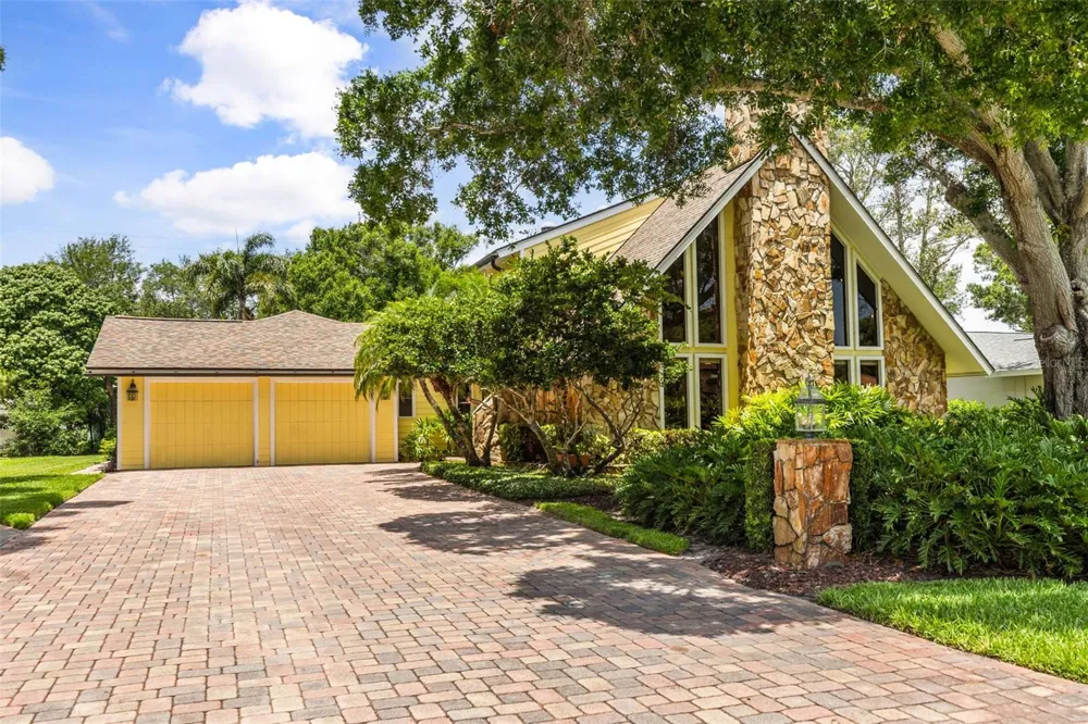 1944 LEVINE LANE Clearwater, FL 33760