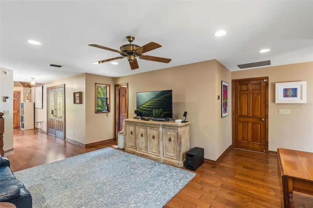 1944 LEVINE LANE Clearwater, FL 33760