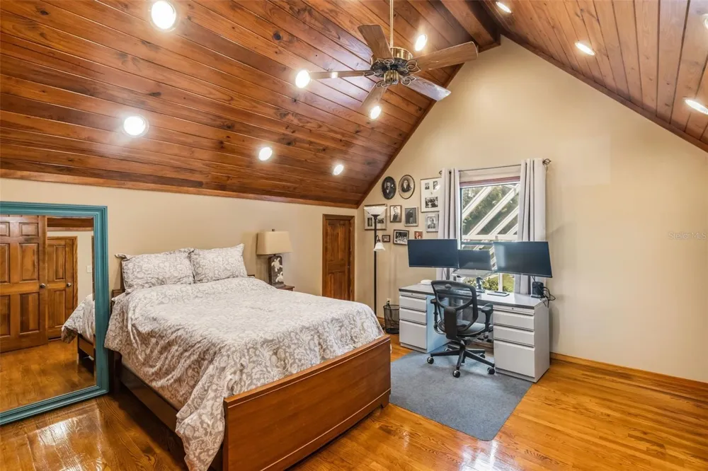 1944 LEVINE LANE Clearwater, FL 33760