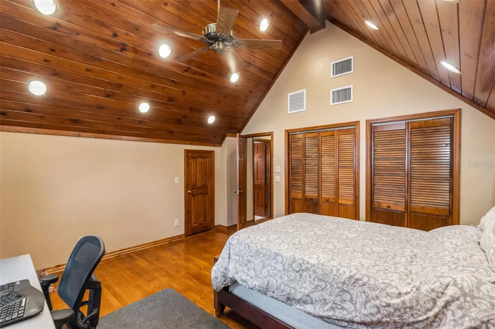 1944 LEVINE LANE Clearwater, FL 33760