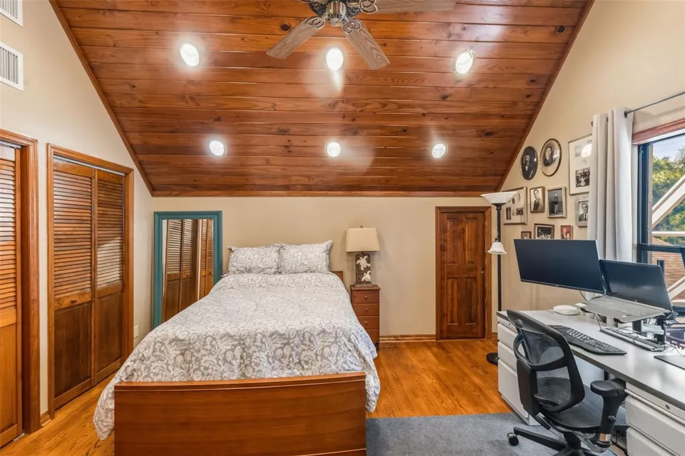 1944 LEVINE LANE Clearwater, FL 33760