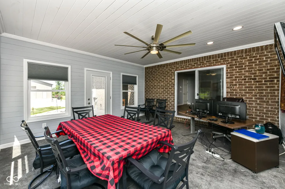 6425 900 W Elwood, IN 46036