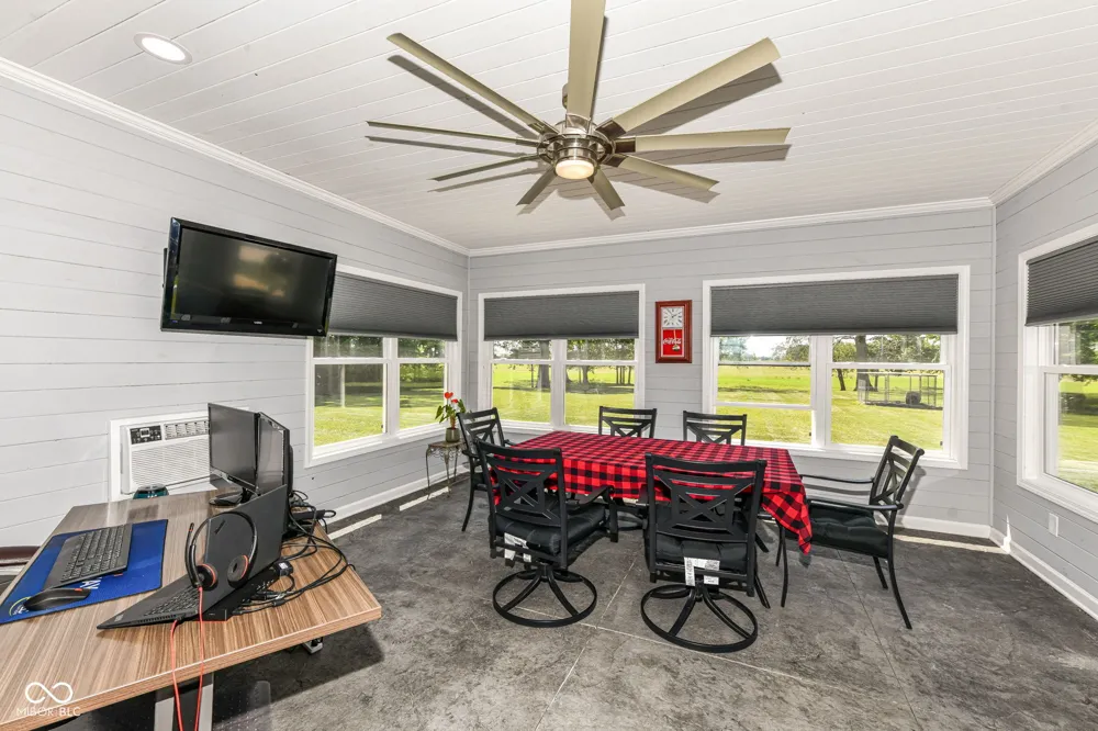 6425 900 W Elwood, IN 46036