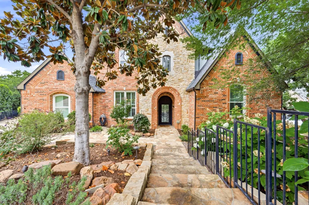 3091 Whispering Oaks Drive Highland Village, TX 75077