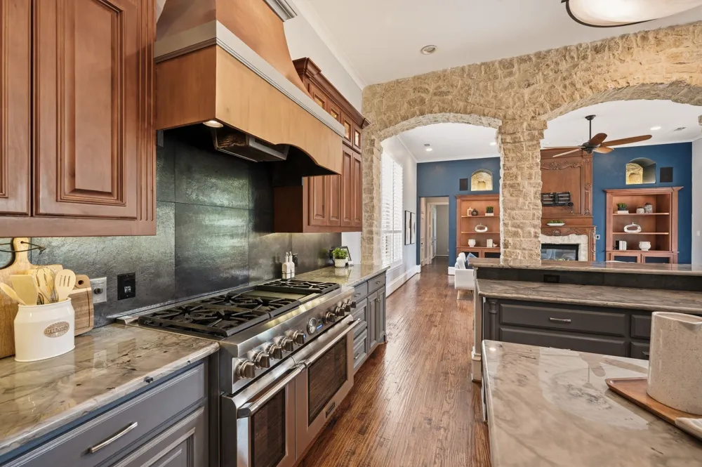 3091 Whispering Oaks Drive Highland Village, TX 75077