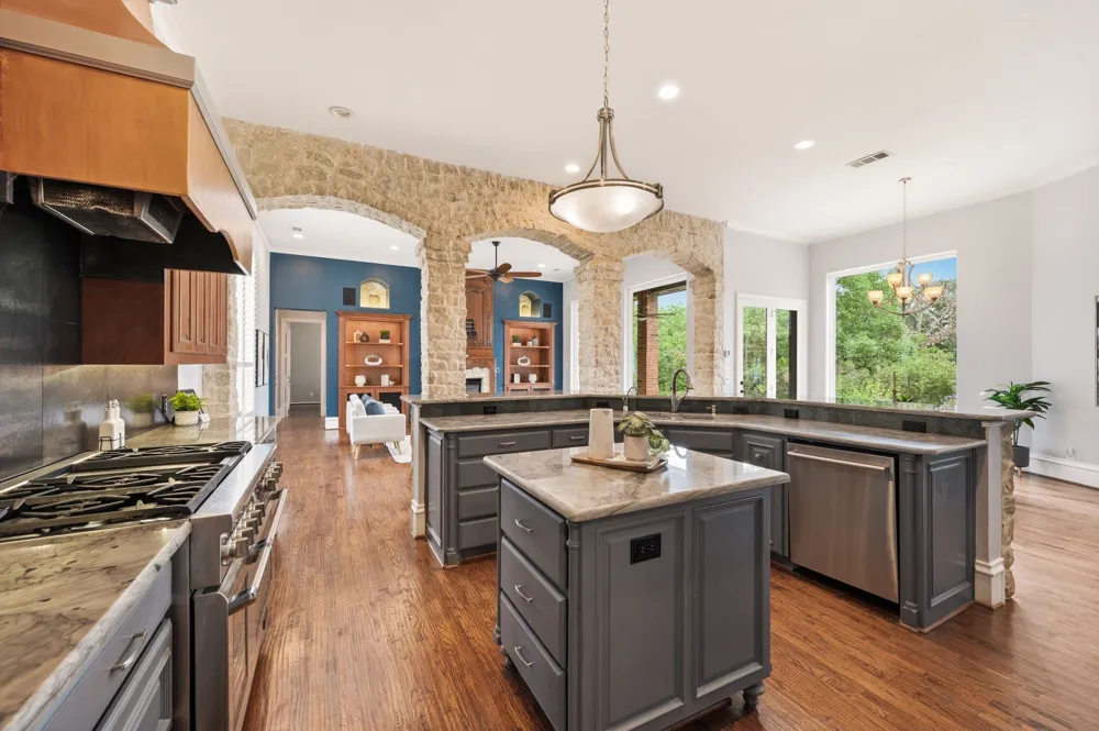 3091 Whispering Oaks Drive Highland Village, TX 75077
