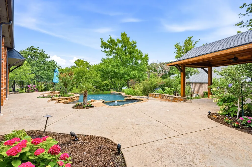 3091 Whispering Oaks Drive Highland Village, TX 75077