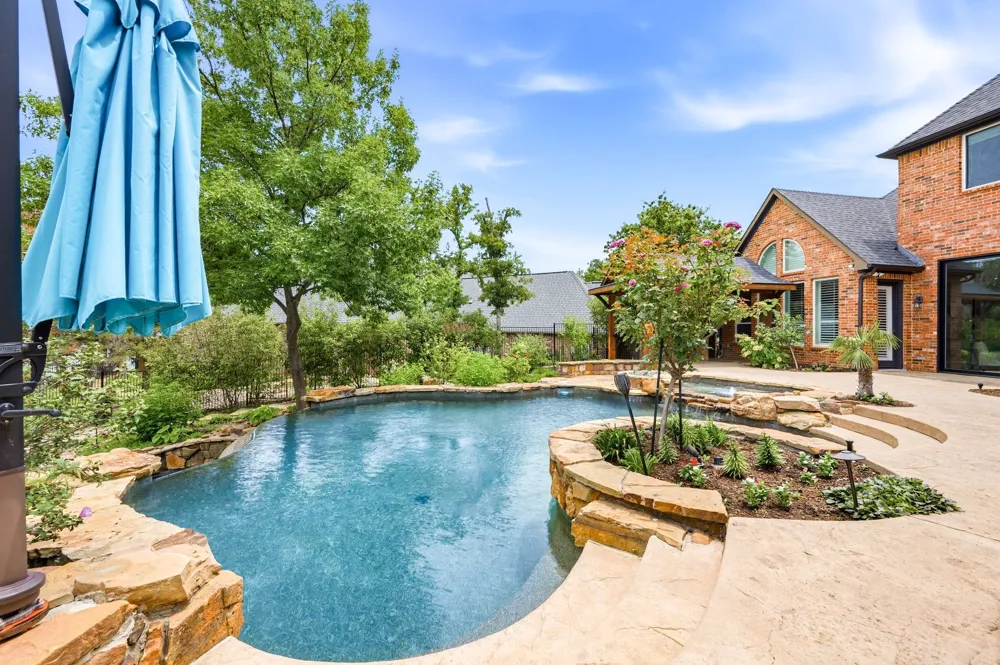 3091 Whispering Oaks Drive Highland Village, TX 75077