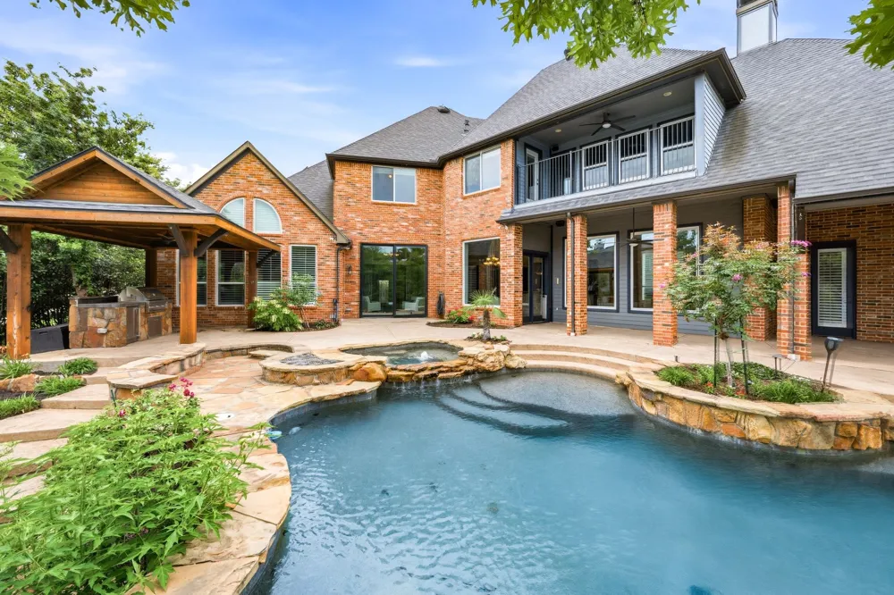 3091 Whispering Oaks Drive Highland Village, TX 75077