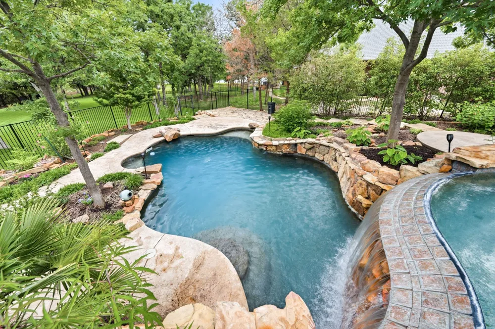 3091 Whispering Oaks Drive Highland Village, TX 75077
