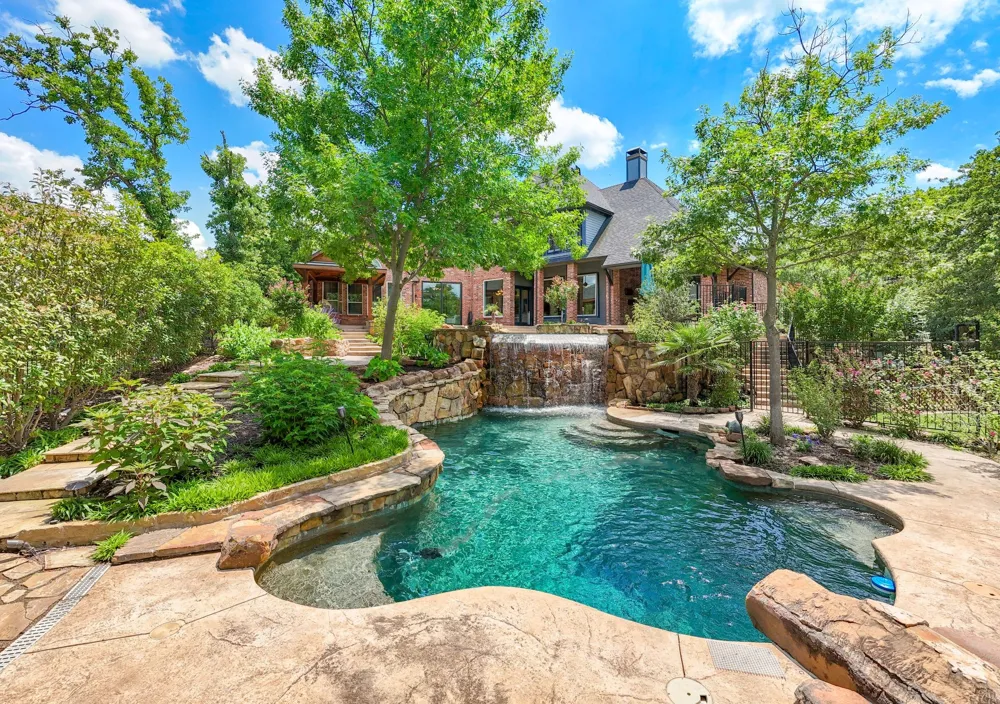 3091 Whispering Oaks Drive Highland Village, TX 75077