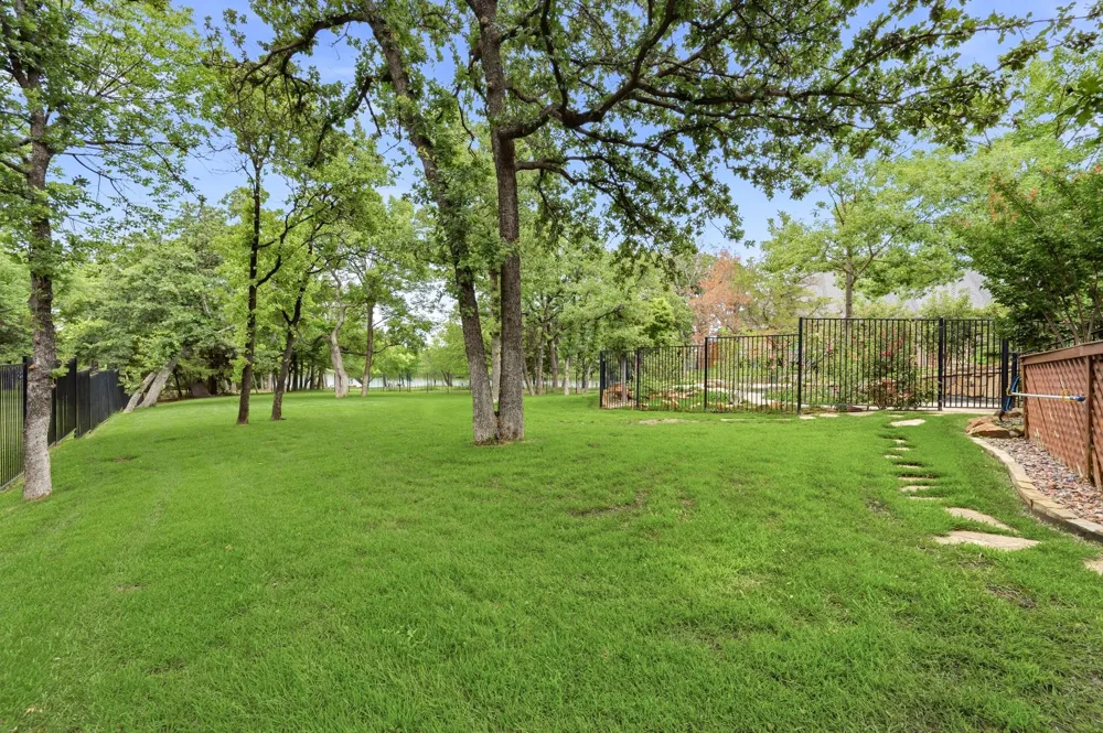 3091 Whispering Oaks Drive Highland Village, TX 75077