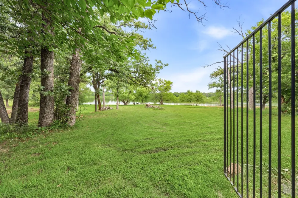 3091 Whispering Oaks Drive Highland Village, TX 75077