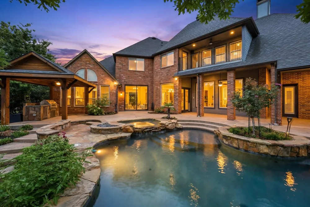 3091 Whispering Oaks Drive Highland Village, TX 75077