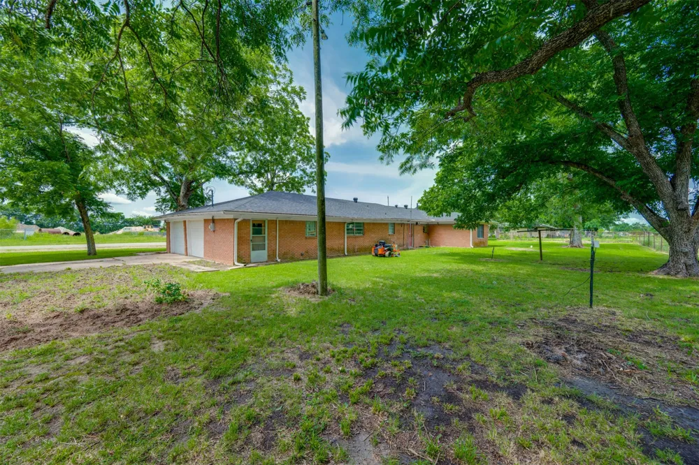 9958 Farm Road 79 Sumner, TX 75486