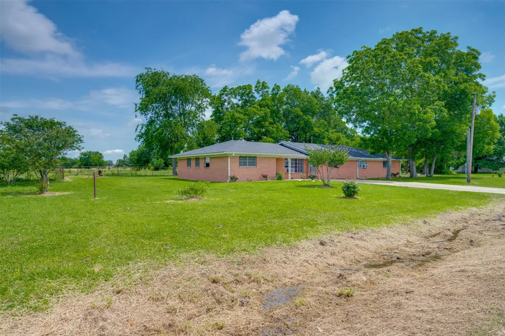 9958 Farm Road 79 Sumner, TX 75486