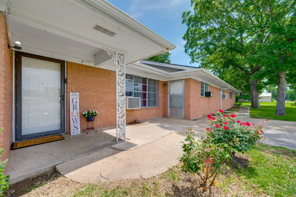 9958 Farm Road 79 Sumner, TX 75486