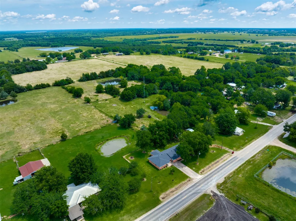 9958 Farm Road 79 Sumner, TX 75486