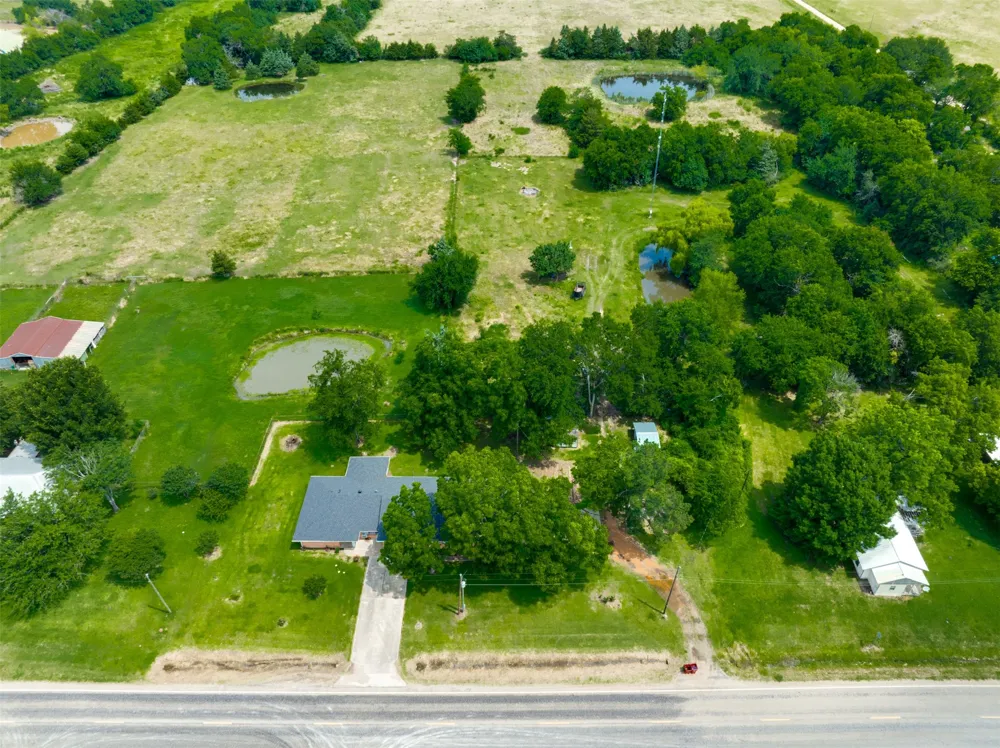 9958 Farm Road 79 Sumner, TX 75486