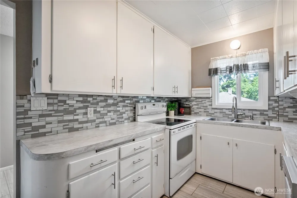 111 Appleman Drive Castle Rock, WA 98611