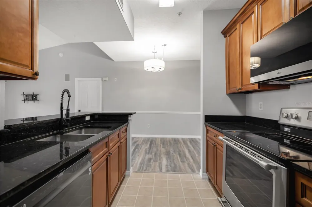 14226 FREDRICKSBURG DRIVE #220 Orlando, FL 32837