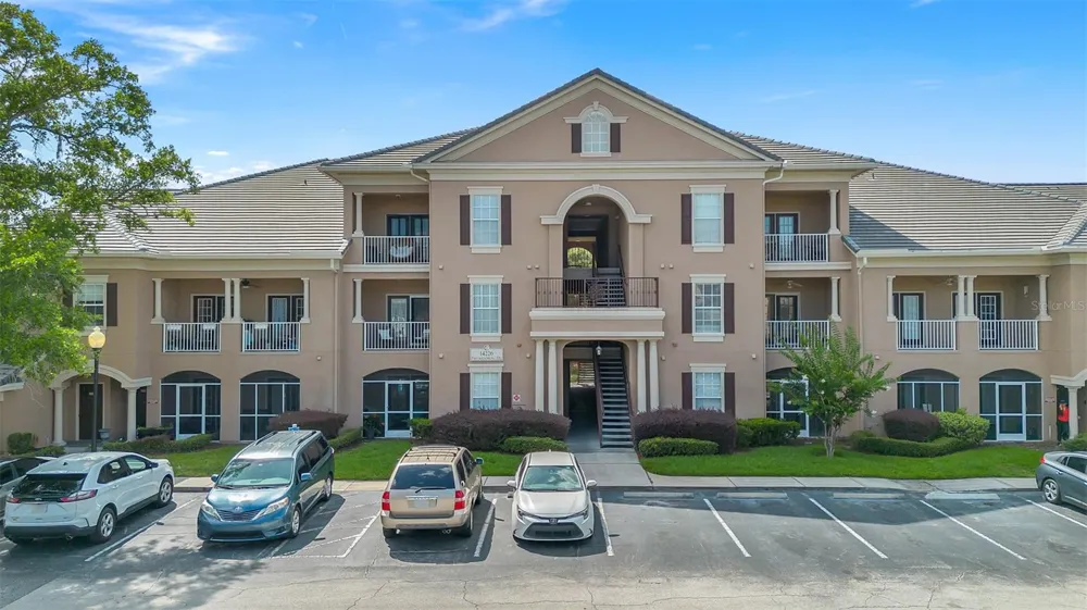 14226 FREDRICKSBURG DRIVE #220 Orlando, FL 32837