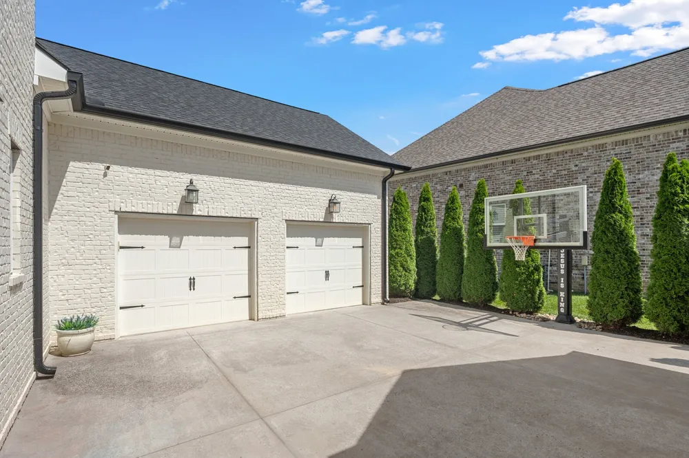 7020 Vineyard Valley Dr College Grove, TN 37046