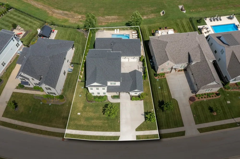 7020 Vineyard Valley Dr College Grove, TN 37046