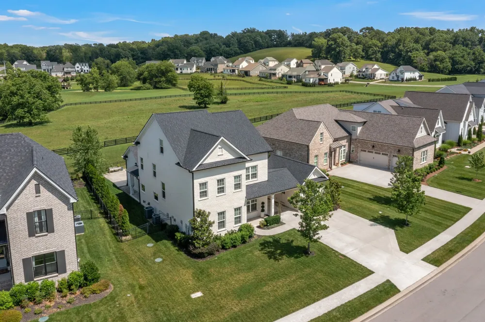 7020 Vineyard Valley Dr College Grove, TN 37046
