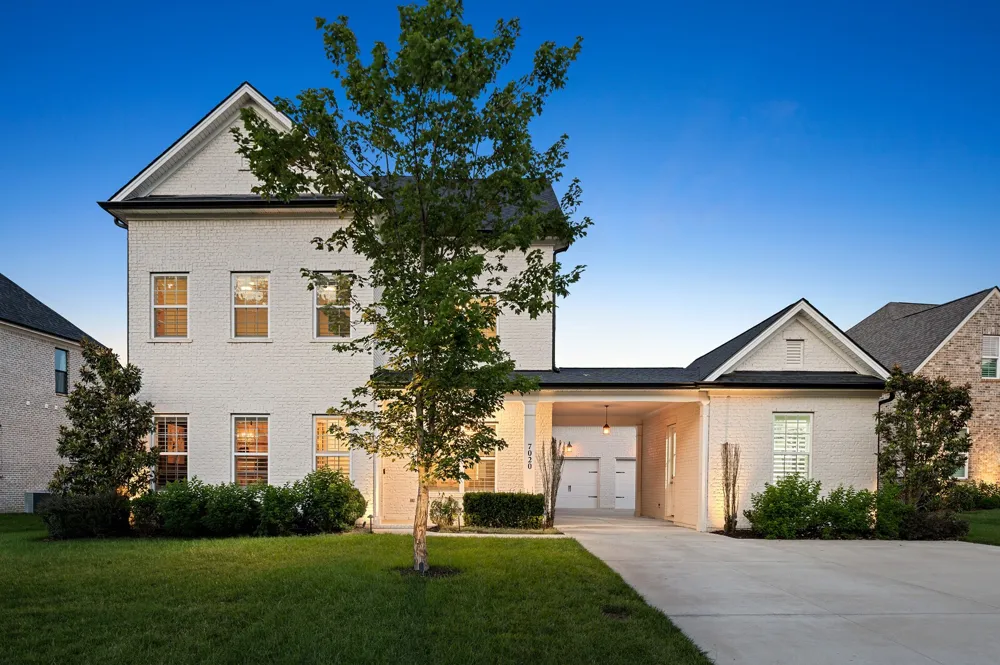 7020 Vineyard Valley Dr College Grove, TN 37046