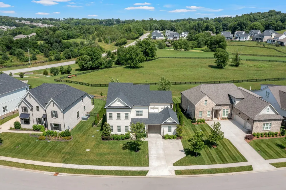 7020 Vineyard Valley Dr College Grove, TN 37046