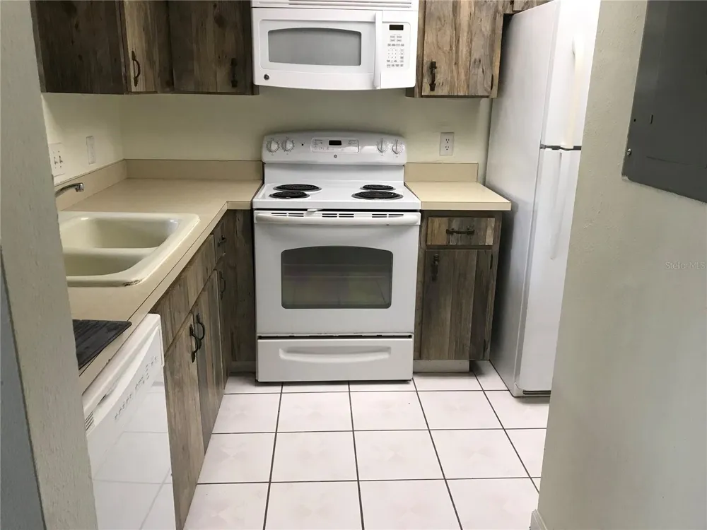 13610 S VILLAGE DRIVE #4103 Tampa, FL 33618