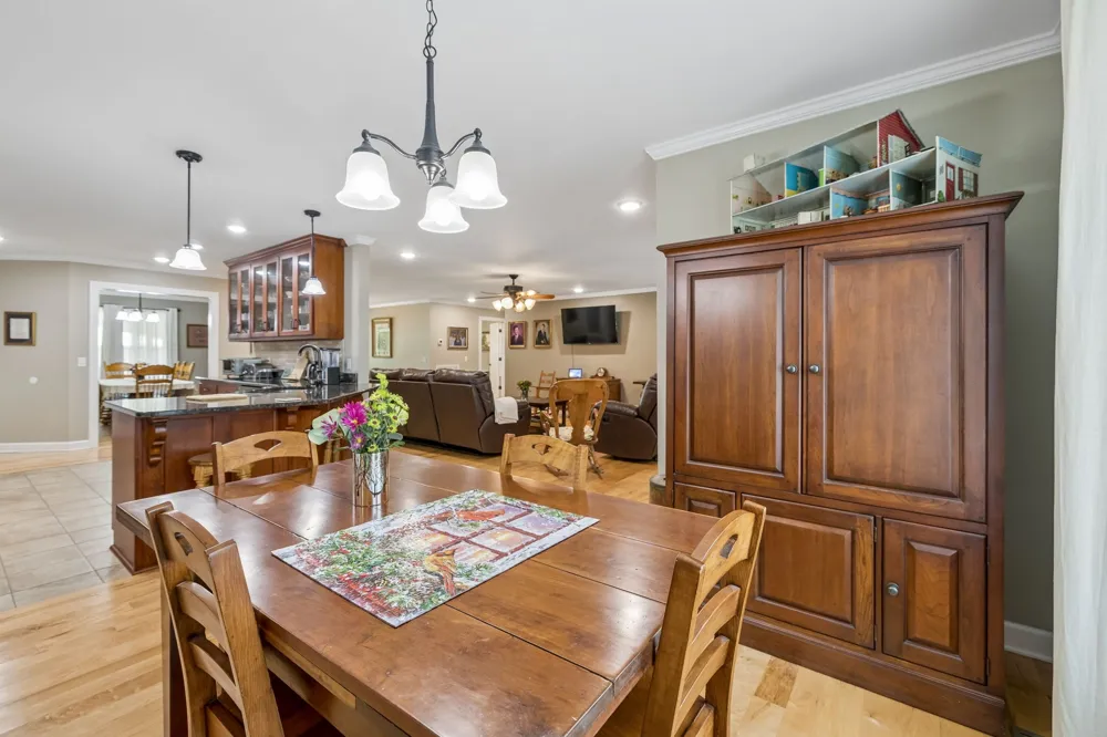 1421 Oakmont Cir Centerville, TN 37033
