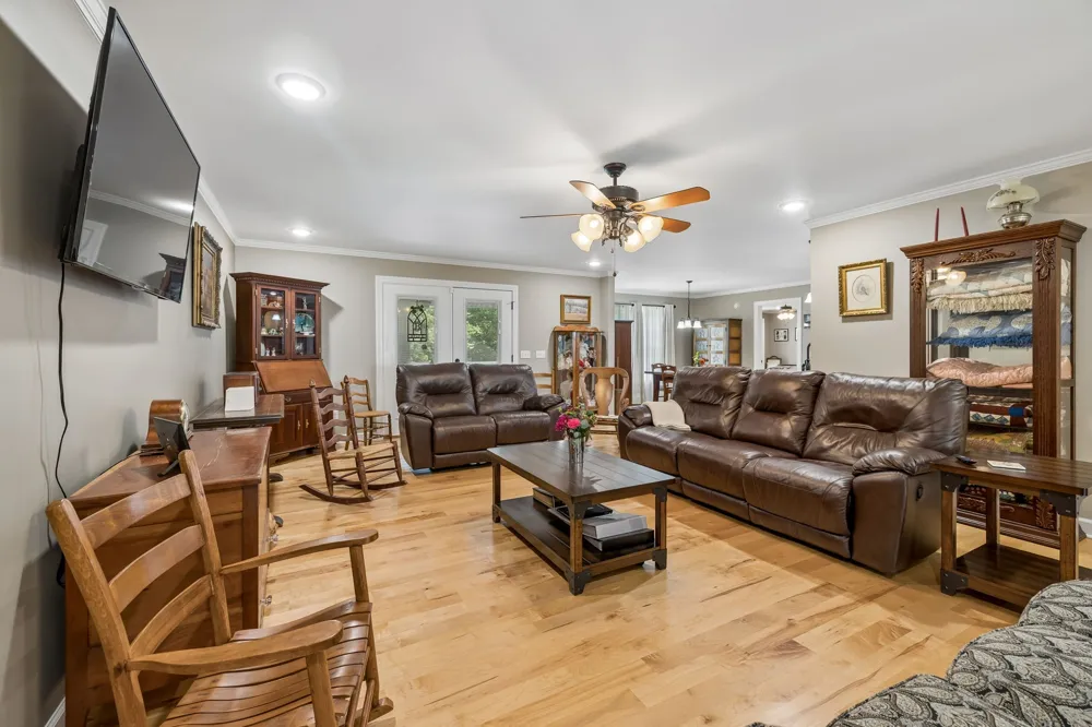 1421 Oakmont Cir Centerville, TN 37033