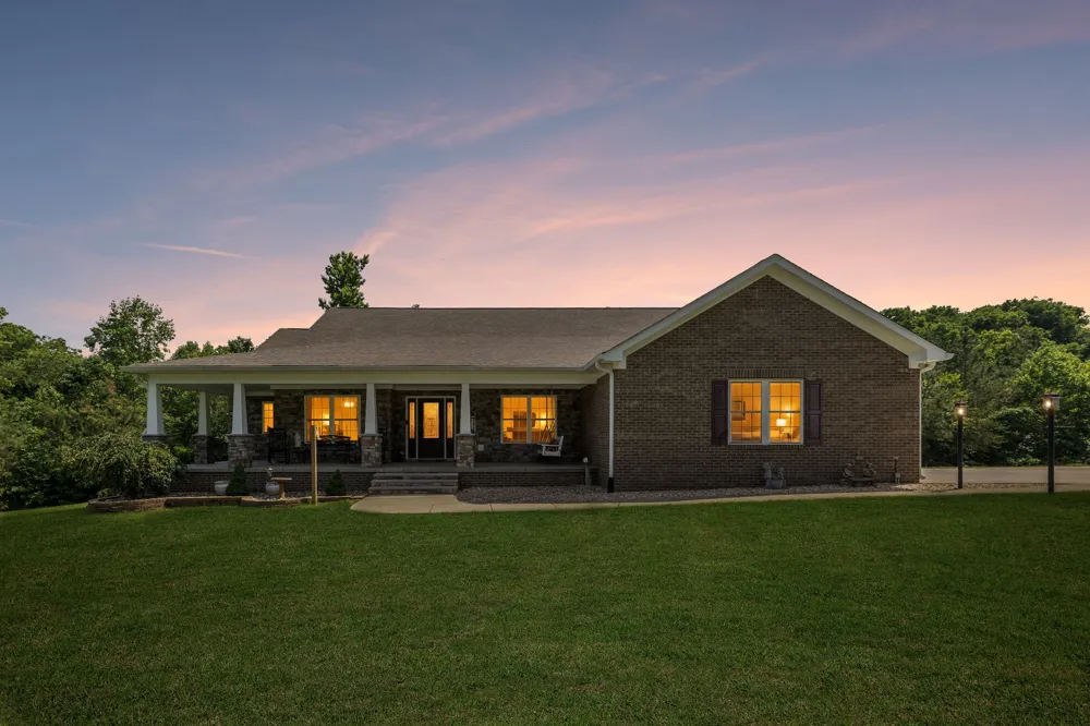 1421 Oakmont Cir Centerville, TN 37033