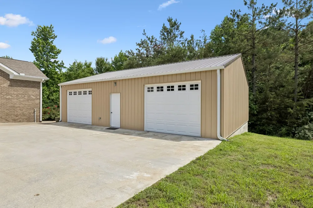 1421 Oakmont Cir Centerville, TN 37033