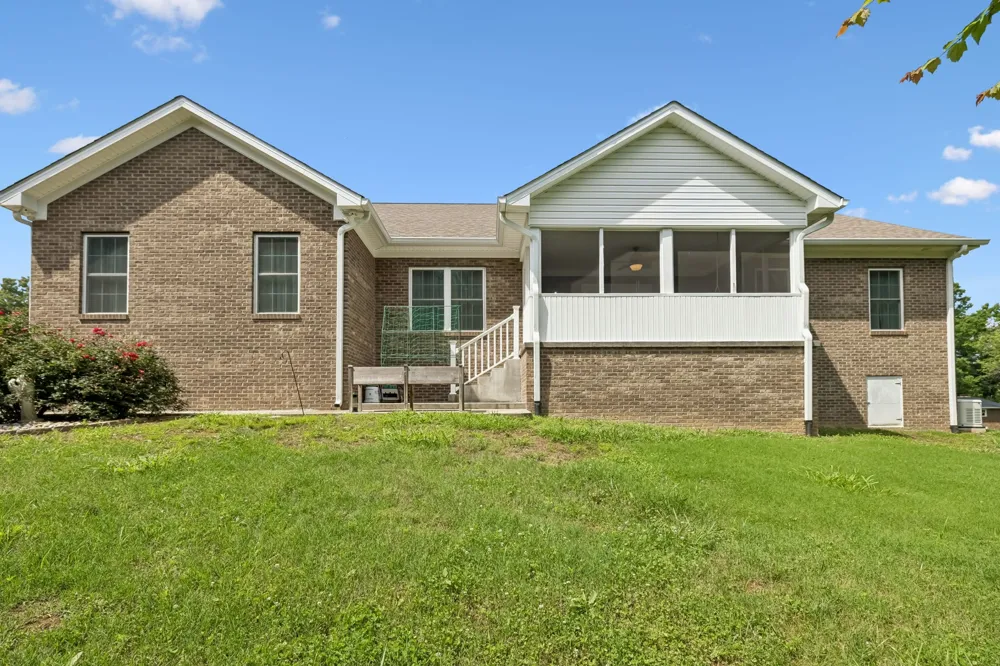 1421 Oakmont Cir Centerville, TN 37033