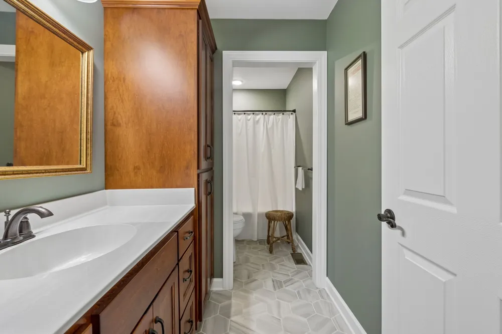 1421 Oakmont Cir Centerville, TN 37033
