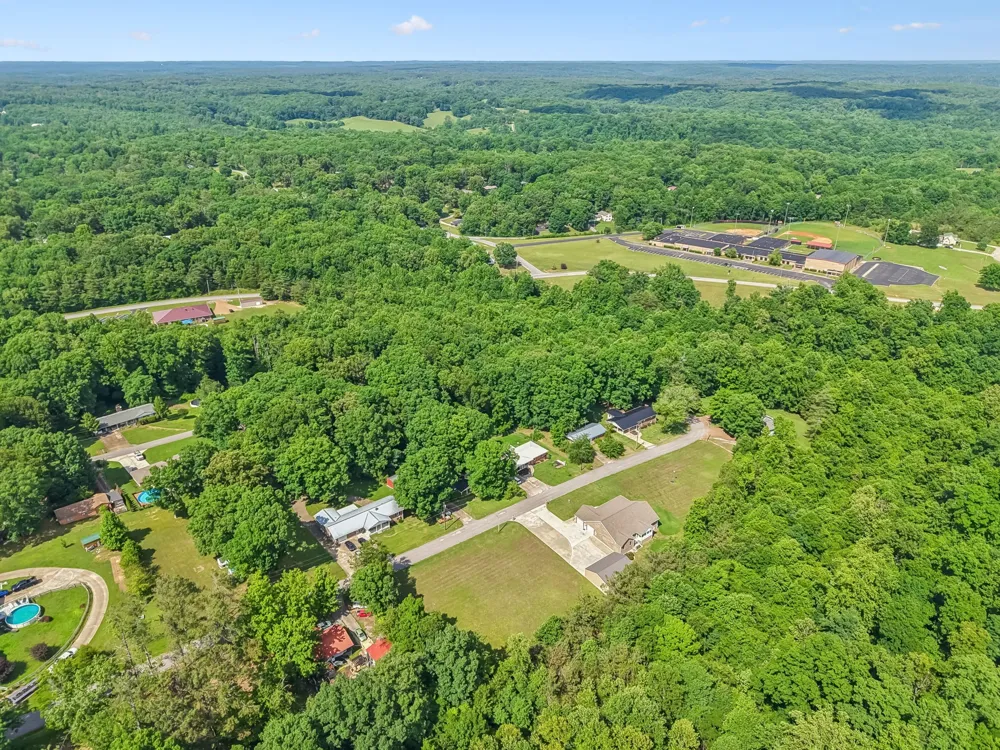 1421 Oakmont Cir Centerville, TN 37033