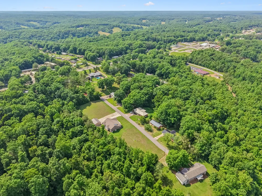 1421 Oakmont Cir Centerville, TN 37033