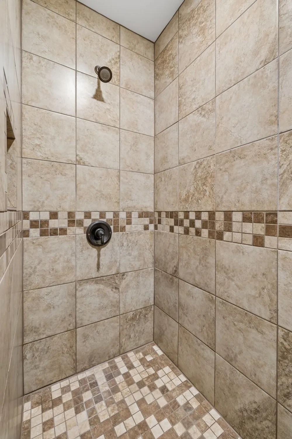 1421 Oakmont Cir Centerville, TN 37033