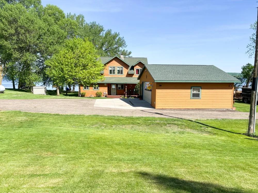 21447 Sunny Drive Fergus Falls, MN 56537