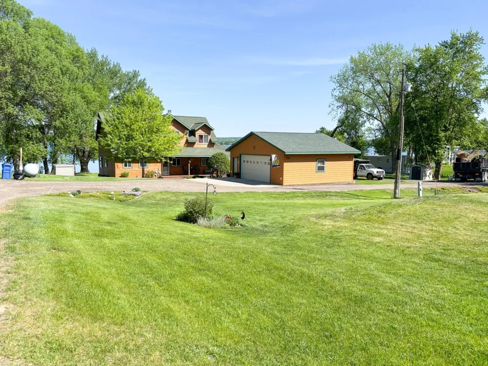 21447 Sunny Drive Fergus Falls, MN 56537