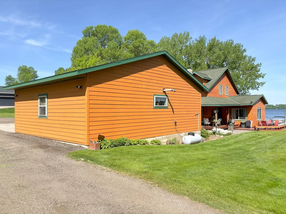 21447 Sunny Drive Fergus Falls, MN 56537